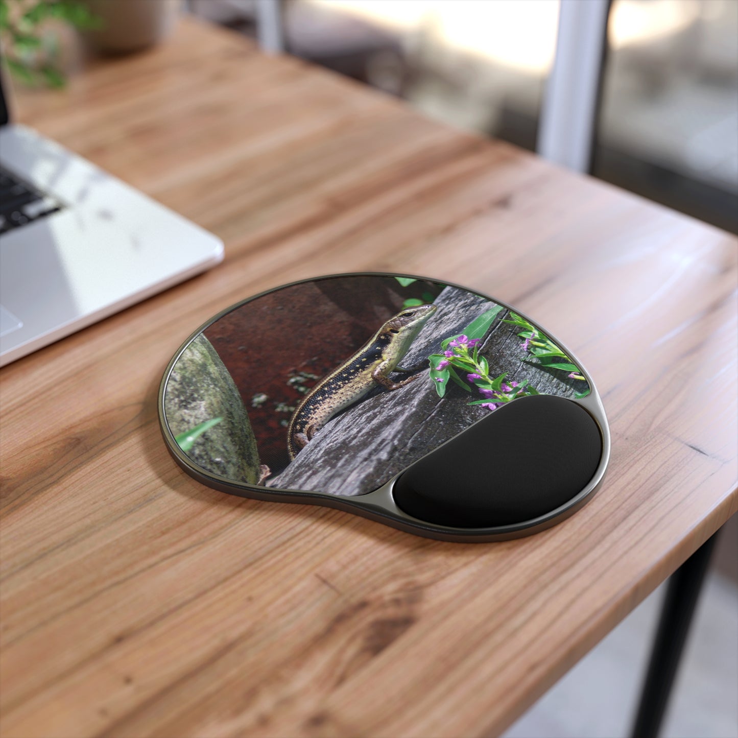 Eastern water skink Mouse Pad With Wrist Rest